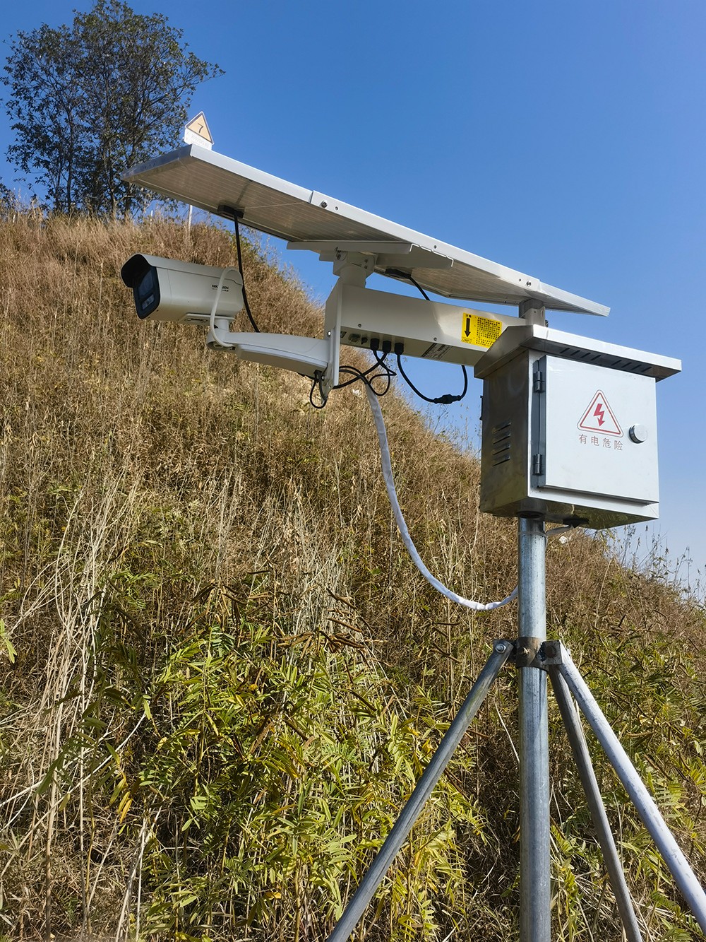 4G+异地组网+太阳能海康全彩600万监控安装